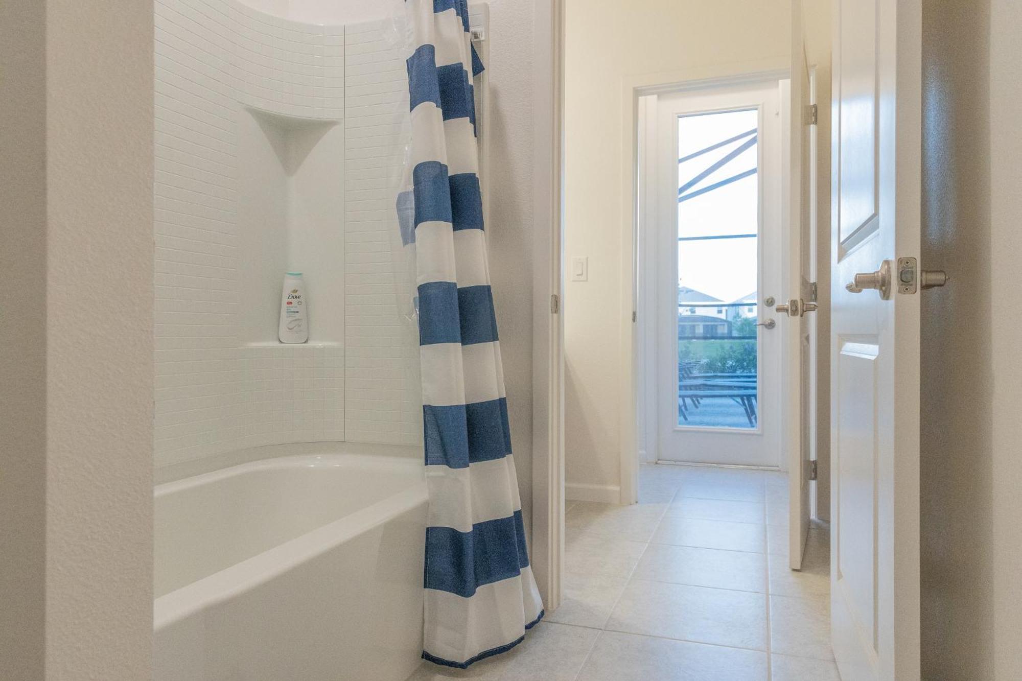 Waterfront Brand New Modern Luxury 8 Bedroom Pool House! Sleeps 16 키시미 외부 사진
