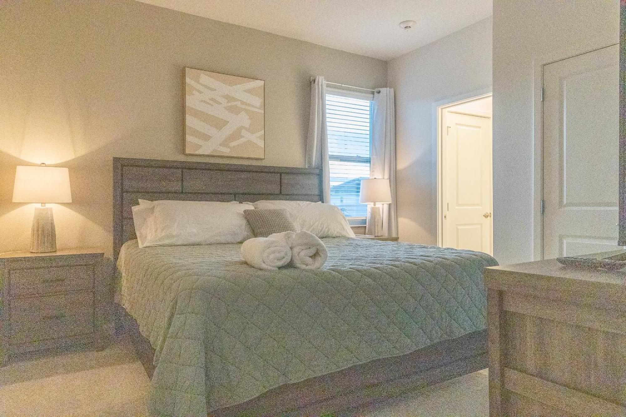 Waterfront Brand New Modern Luxury 8 Bedroom Pool House! Sleeps 16 키시미 외부 사진